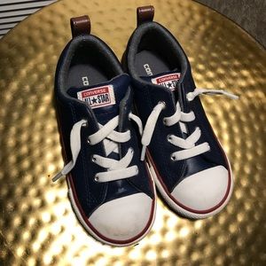 Toddler boys converse
